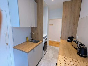 Fridge, oven, stovetop, dishwasher - HejU-Deine stilvolle Oase | 2 SZ (Lübeck)