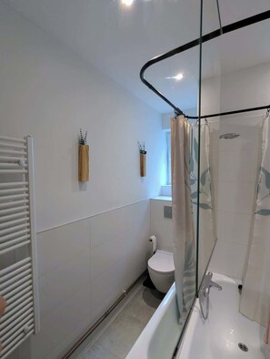 Shower, hair dryer, shampoo - HejU-Deine stilvolle Oase | 2 SZ (Lübeck)