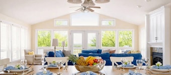 Aqua Breeze/Lakefront, Hot Tub, Fire Pit, 3 Decks