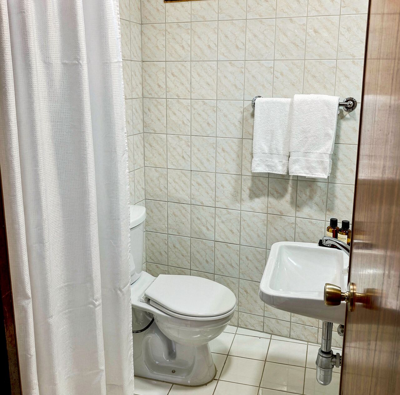 石鹸、トイレットペーパー