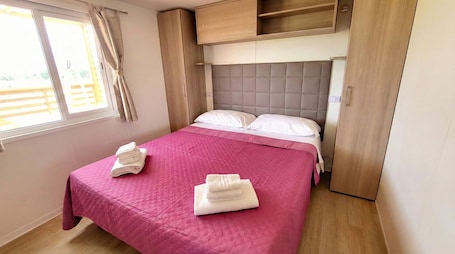 Iron/ironing board, internet, bed sheets. Charming bungalow with whirlpool in Tuscany: peace, nature and comfort