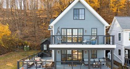 Wake-up to Hudson River Sunrises- Historic Riverfront Retreat.