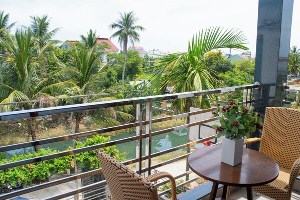 Deluxe Double Room, Balcony, River View | Property grounds - New Moon Villa (Hoi An)