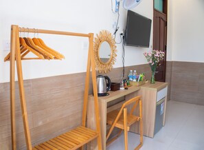 Deluxe Double Room, Patio, River View | Interior - New Moon Villa (Hoi An)