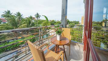 Deluxe Double Room, Balcony, River View | Outdoor dining