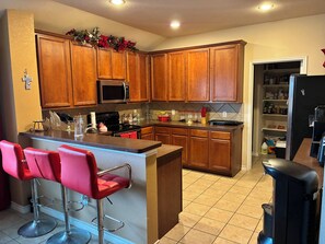 Private kitchen - Trunks up! Spacious 3-bd house close enough for fun,far enough for peace & quiet (Lancaster)