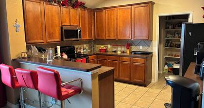 Trunks up! Spacious 3-bd house close enough for fun,far enough for peace & quiet