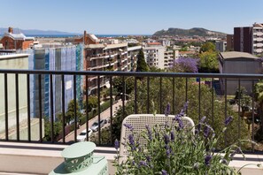 Property grounds - Flamingo's Way: modern penthouse, large terrace, stunning view of sea and city (Cagliari)