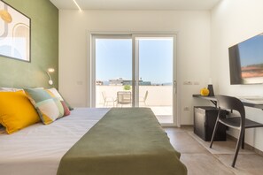 Room - Flamingo's Way: modern penthouse, large terrace, stunning view of sea and city (Cagliari)