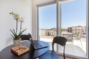 Dining - Flamingo's Way: modern penthouse, large terrace, stunning view of sea and city (Cagliari)