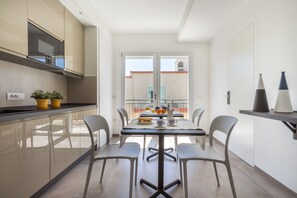 Dining - Flamingo's Way: modern penthouse, large terrace, stunning view of sea and city (Cagliari)