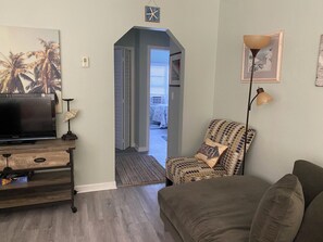 Living area - Key West Style House 5 Minutes to the Beach Driveway Parking Quick access to 95 (Lake Worth Beach)
