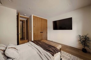 Iron/ironing board, WiFi (free), bed sheets - Tilden House | Designer Pool Home in West LA (Los Angeles)