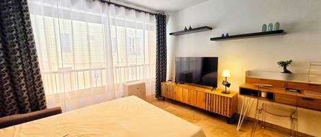 1 bedroom, iron/ironing board, internet, bed sheets