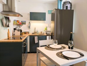Fridge, microwave, oven, dishwasher - Studio 50m from the sea in Toulon (Toulon)