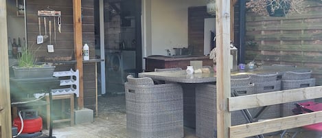 تناول الطعام بالخارج
