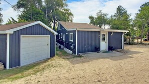 A row of two-story buildings with a garage, a covered entryway, and a number '95' on the door. - Wasaga Beach Riverfront, Walk to Beach 1, Sleeps 10, Pet-Friendly, 95 Mosley St (Wasaga Beach)