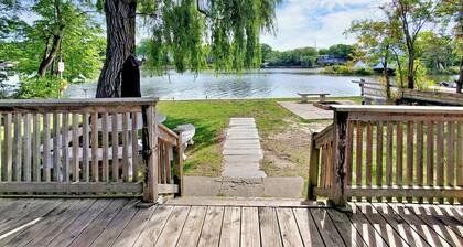 Wasaga Beach Riverfront, Walk to Beach 1, Sleeps 10, Pet-Friendly, 95 Mosley St