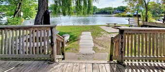 Wasaga Beach Riverfront, Walk to Beach 1, Sleeps 10, Pet-Friendly, 95 Mosley St