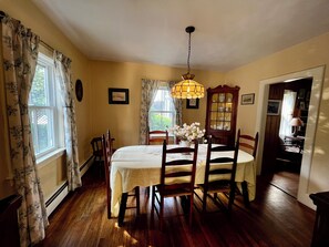 Dining - Historic 7-bedroom home in the heart of downtown in a private setting. (New Shoreham)