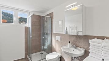 Classic Apartment, 1 Queen Bed with Sofa bed | Bathroom