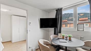 Classic Apartment, 1 Queen Bed with Sofa bed | Dining