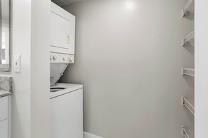 Interior - Prime Arlington Location with Pool and Gym (Arlington)