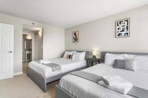 A hotel room with two beds, a bathroom, and a hallway. - Arlington Gem Stylish Apt | Near Fashion Centre (Arlington)