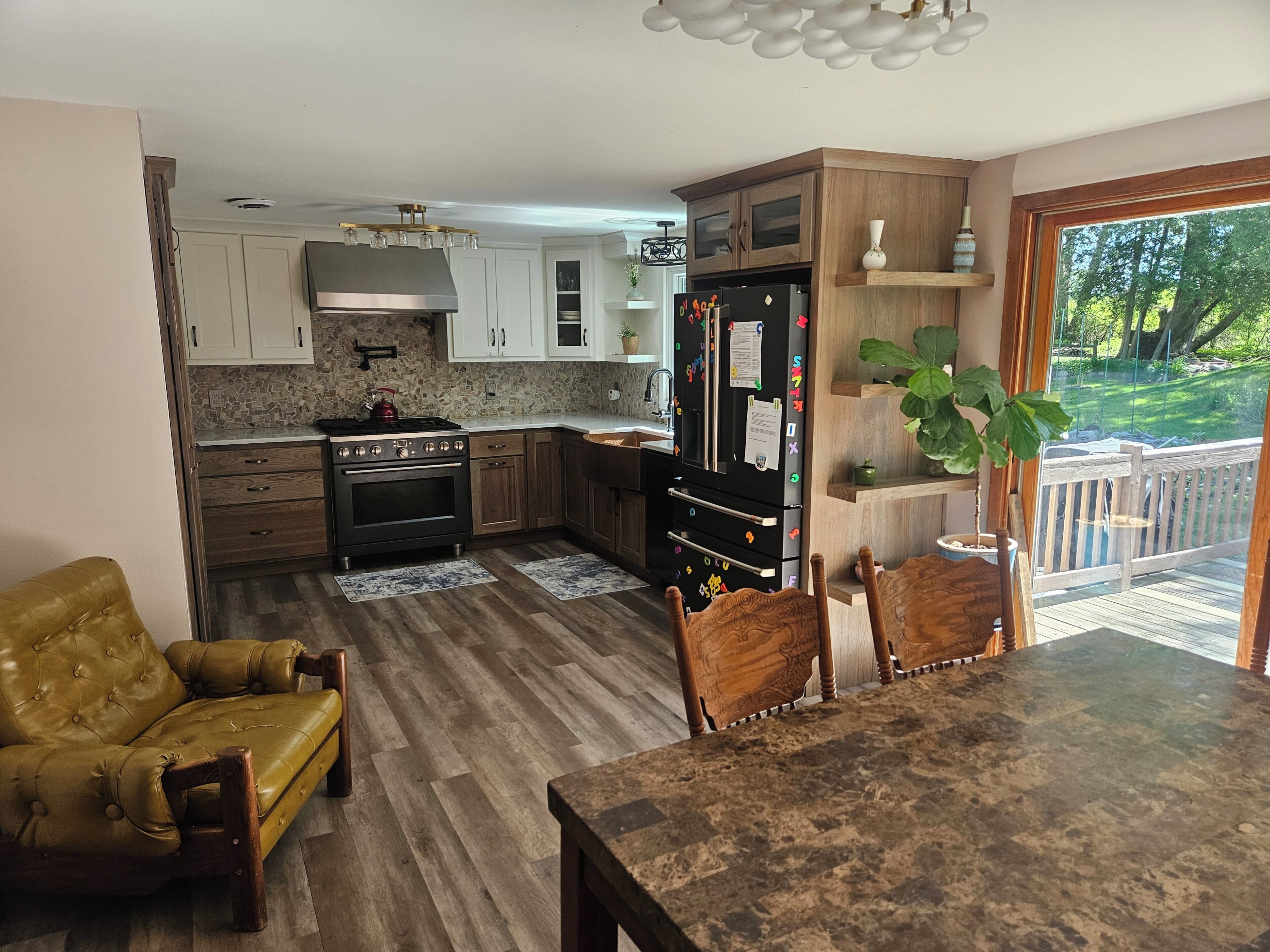 Fridge, oven, stovetop, dishwasher