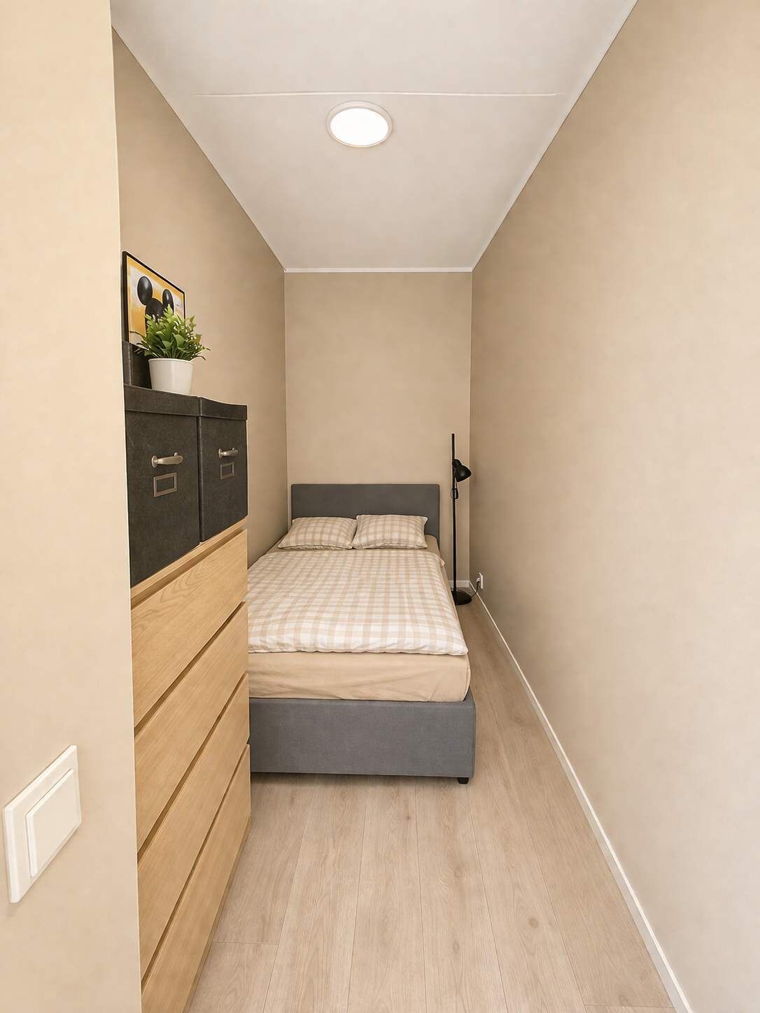 2 bedrooms, desk, iron/ironing board, WiFi