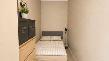 2 bedrooms, desk, iron/ironing board, WiFi