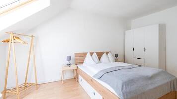 Apartment | Blackout drapes, free WiFi