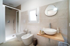 Shower, eco-friendly toiletries, hair dryer, bidet - Galatea Boutique Villa: Pool Idro & Relax Scopello (Castellammare del Golfo)