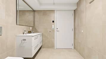 Shower, hair dryer, towels, shampoo