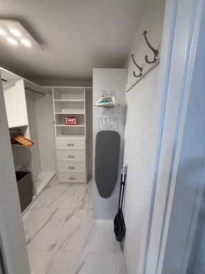 Interior - Private Studio/Kitchen/Laundry/min 2 Miami airport (Miami)