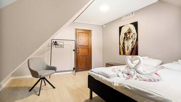 4 soverom, skrivebord, reiseseng for barn og wi-fi