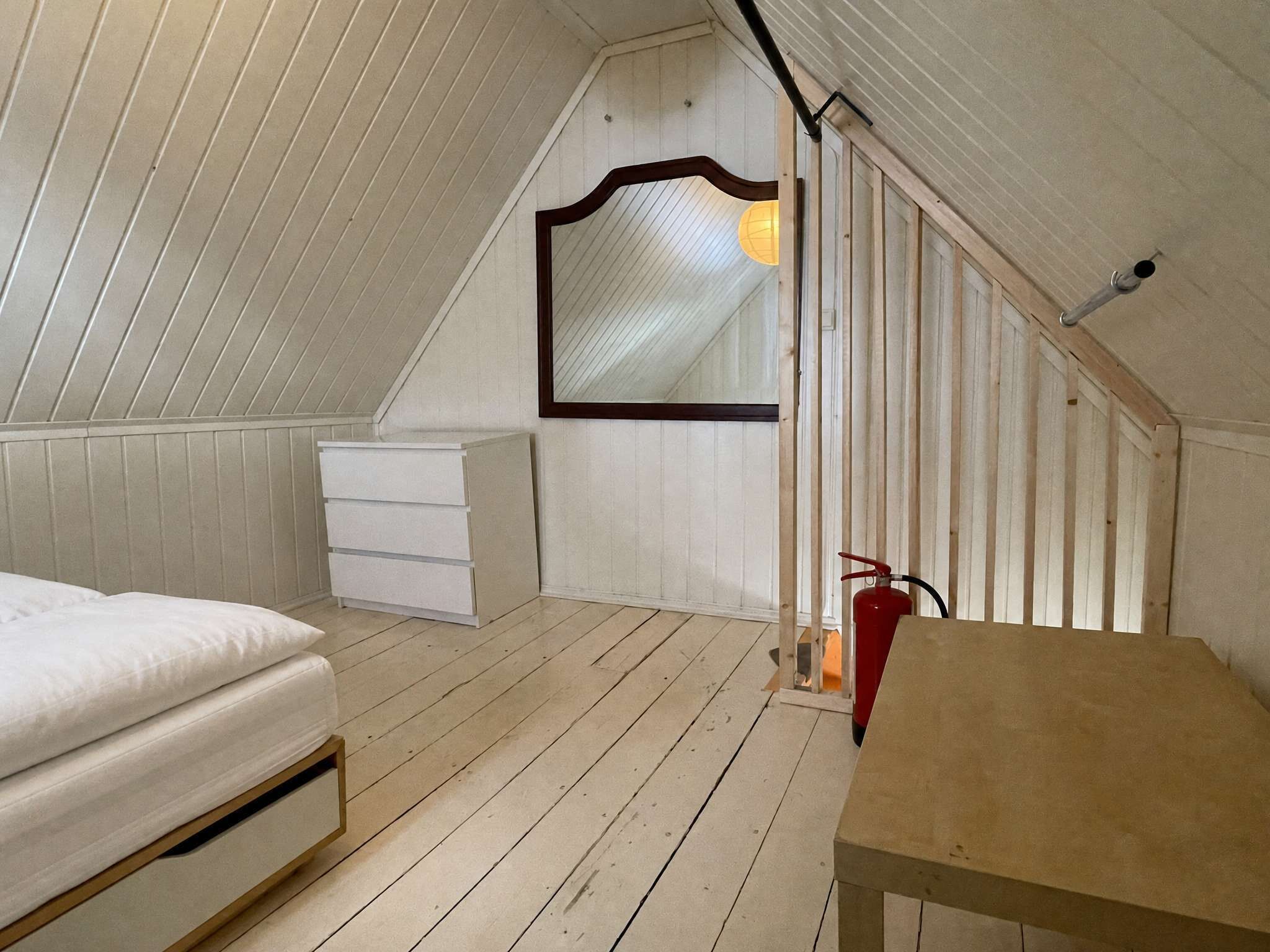 1 slaapkamer, een bureau, een strijkplank/strijkijzer, wifi