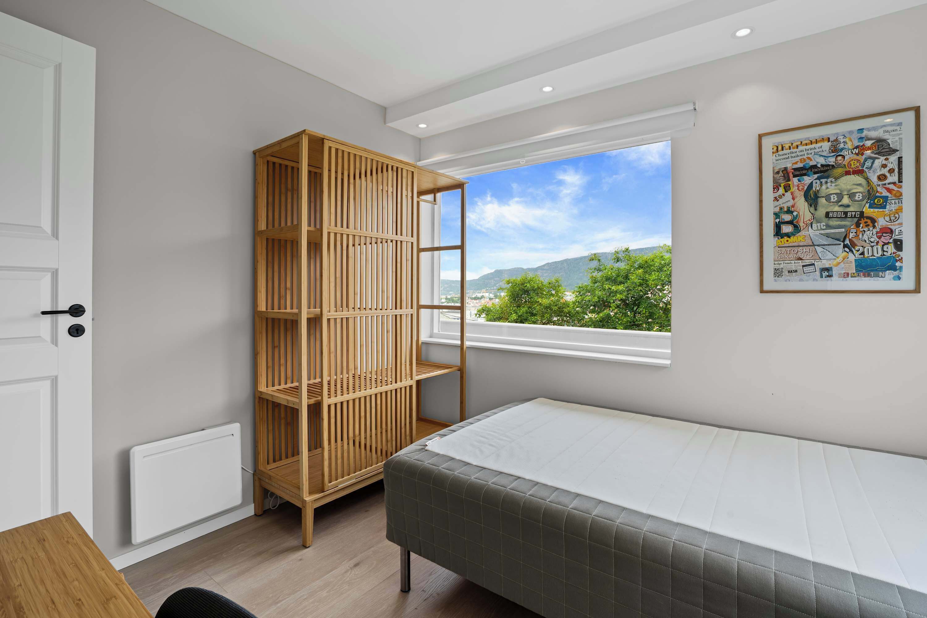 4 bedrooms, desk, iron/ironing board, WiFi