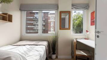 Desk, iron/ironing board, WiFi, bed sheets