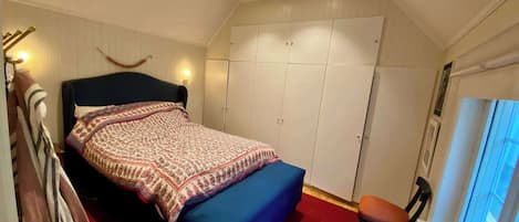 1 bedroom, desk, iron/ironing board, WiFi