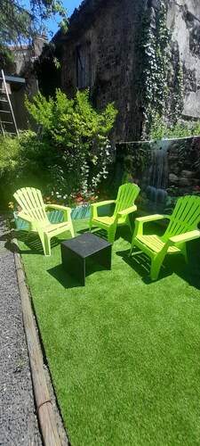 A la campagne ,à 25min de Clermont-Fd ,appartement neuf avec jardin privé..