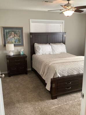 Unclassified image, 4 of 22, button - Peaceful 3 bedroom, no steps house within walking distance of the  downtown. (Hamilton)