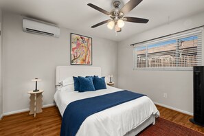 Iron/ironing board, WiFi, bed sheets - Cozy Pacific Beach 2BR Patio Fire Pit (San Diego)