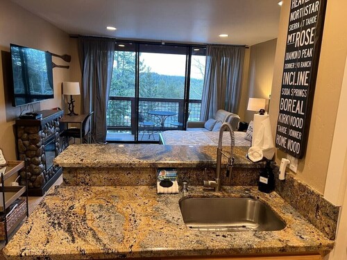 Ski-in, Chill-out Tahoe Donner Condo