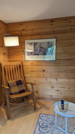Interior - Cozy, Private 1-bedroom house with stream frontage in tranquil Bridgton with AC (Bridgton)
