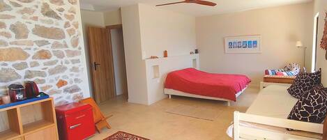 1 habitación, cuna de viaje, wifi gratis y ropa de cama