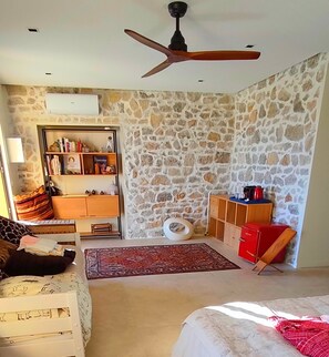 1 bedroom, travel cot, free WiFi, bed sheets