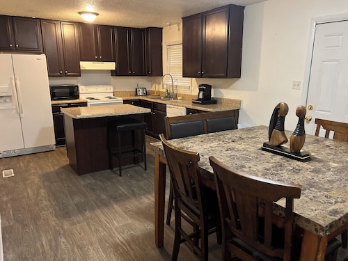 Peaceful 4BR Bungalow Near Shopping Center FT Bragg & I-95