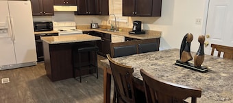 Peaceful 4BR Bungalow Near Shopping Center FT Bragg & I-95
