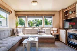 Smart TV, fireplace - Coastal Caravan Family Escape Near Edinburgh at Seton Sands (Port Seton)